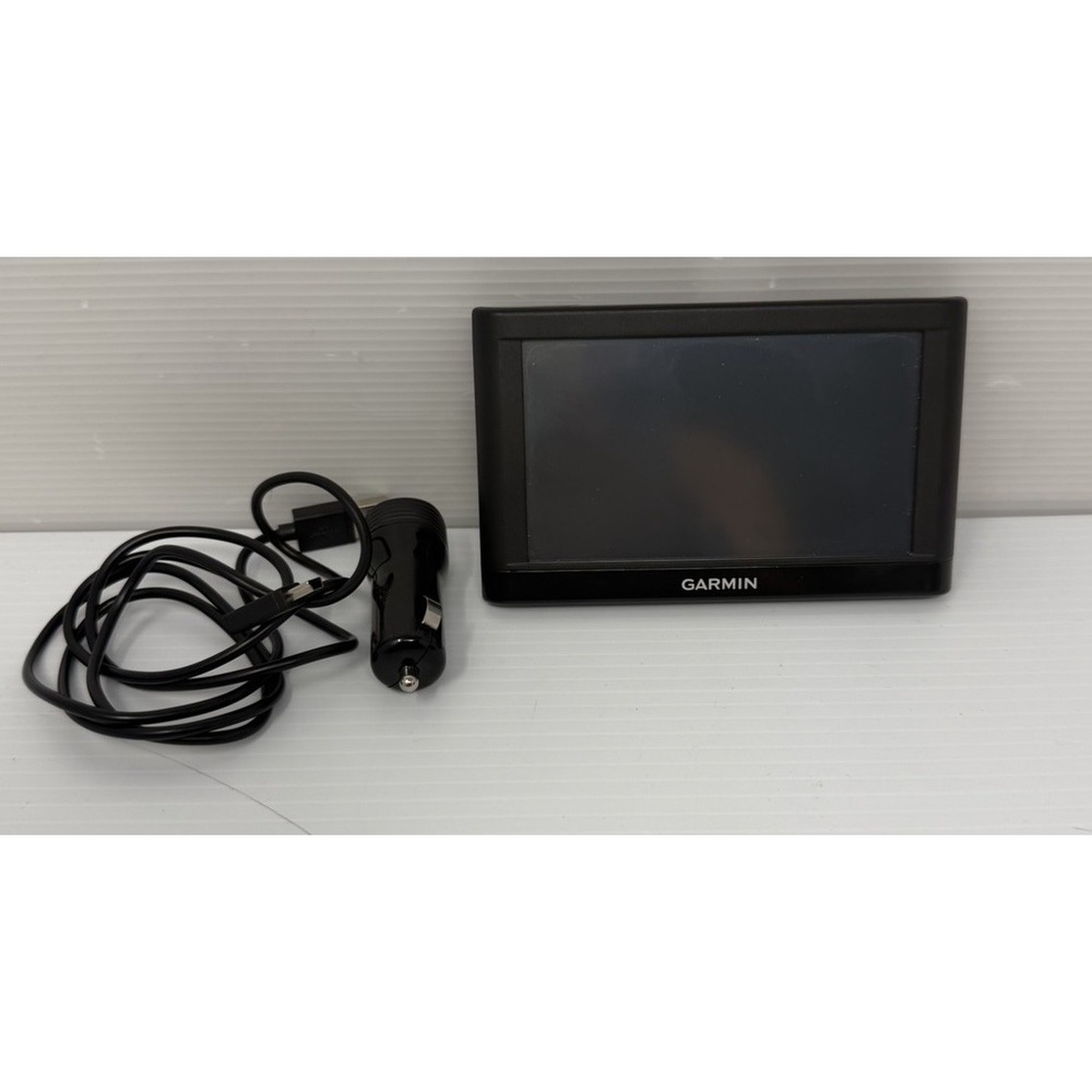 Garmin Nuvi 55LM GPS‎ Bundle Lifetime Maps, Car Charger & USB Cord